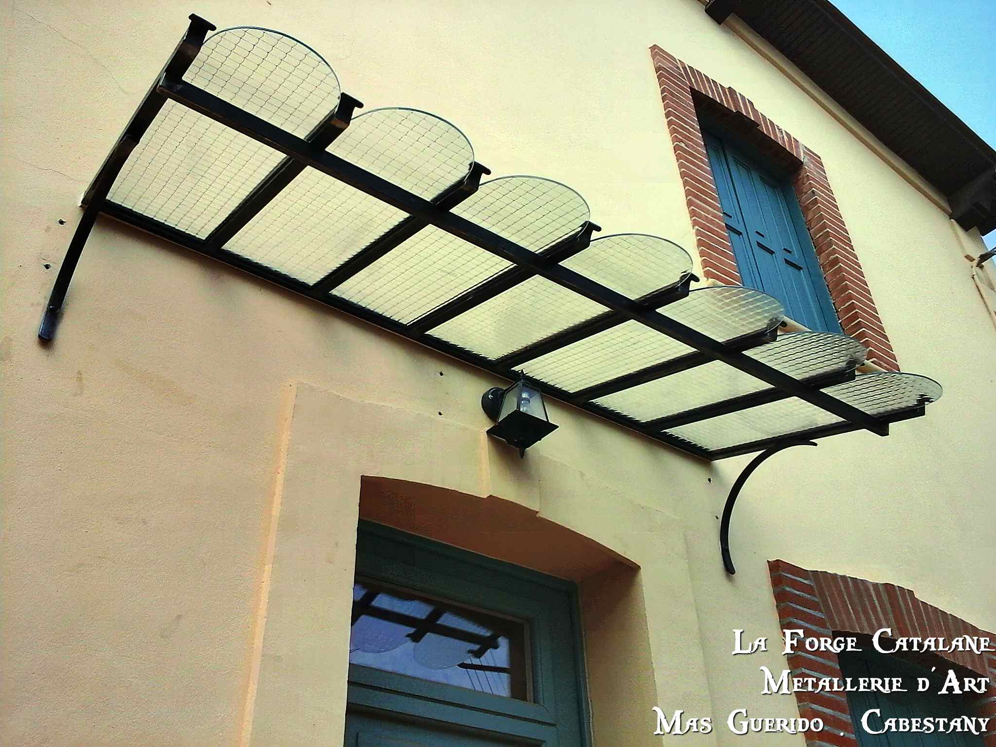 marquise fer classique verre arme festonnage forge catalane (2).jpg